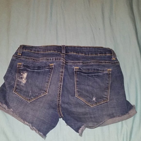 Ripped shorts - Picture 2 of 3